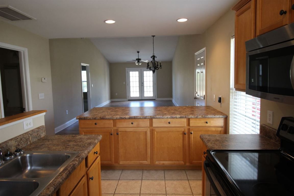 Property image 5 at 323 Oak Knoll Court, Seneca, SC 29678-3702
