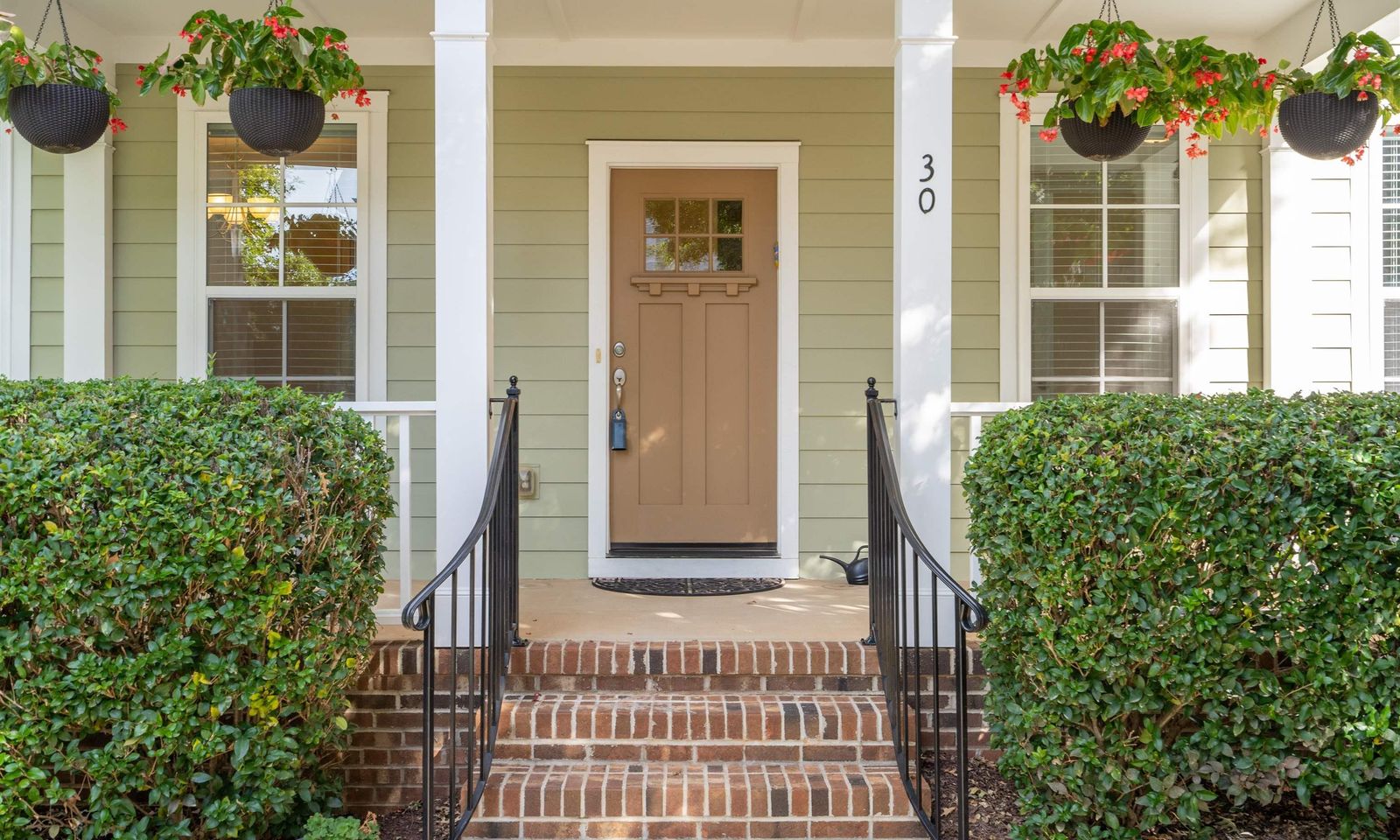 Property image 2 at 30 Hollingsworth Drive, Greenville, SC 29607