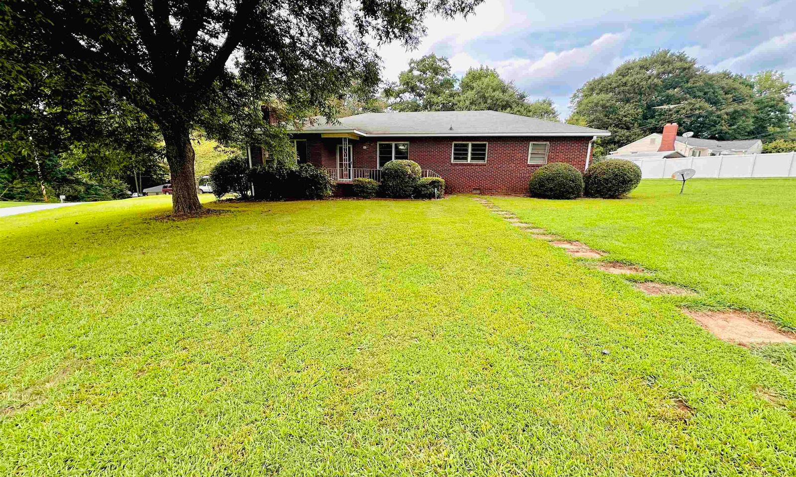 Property image 2 at 111 Tanglewood Drive, Greenville, SC 29611