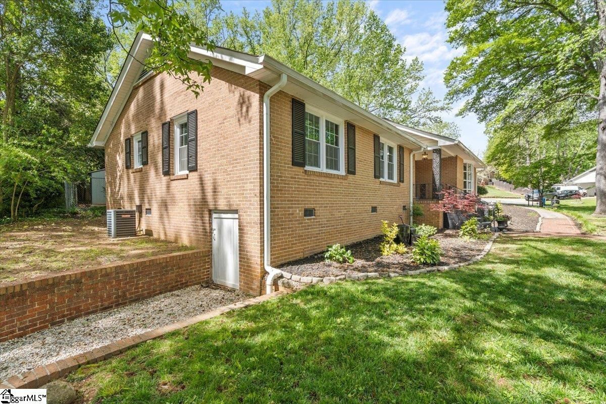 Property image 3 at 21 Valerie Street, Greenville, SC 29615