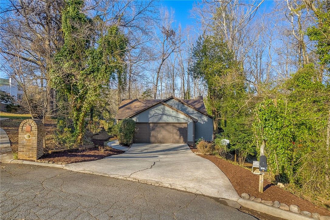 Property image 2 at 105 Oak Ridge Court, Greer, SC 29650