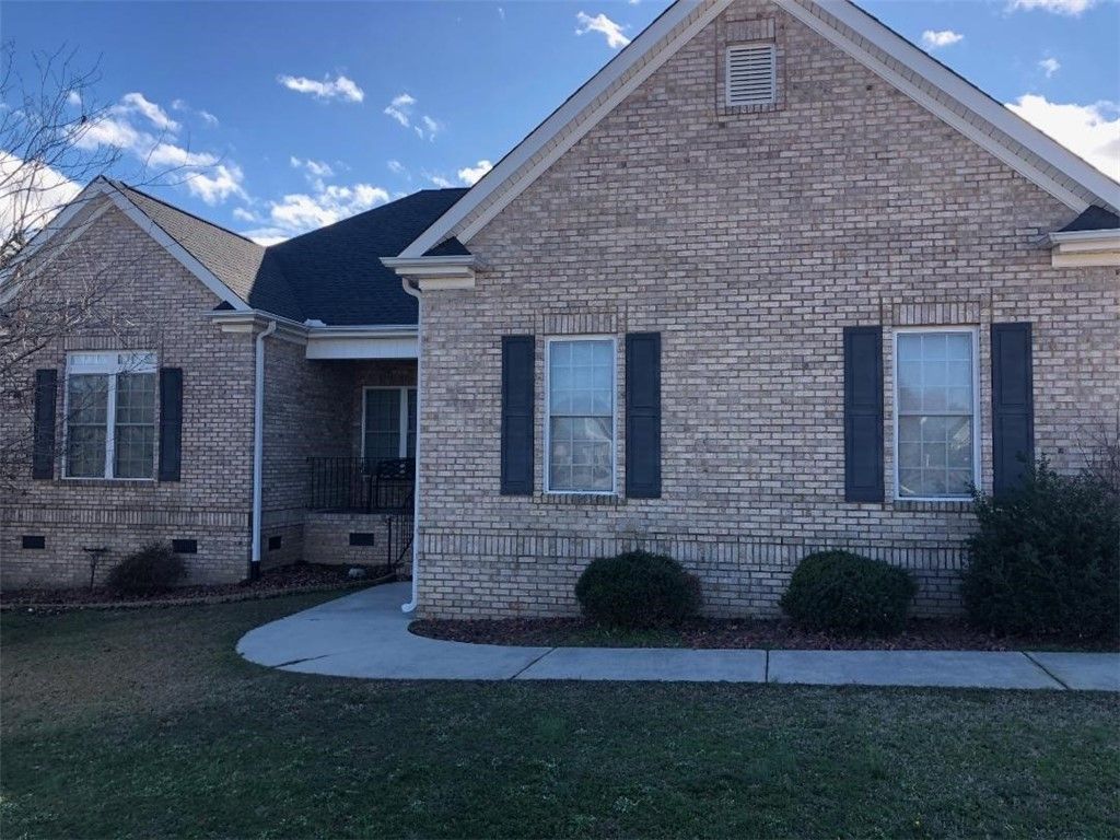 Main image of property at 226 SPRUCE CREEK Drive, Anderson, SC 29625