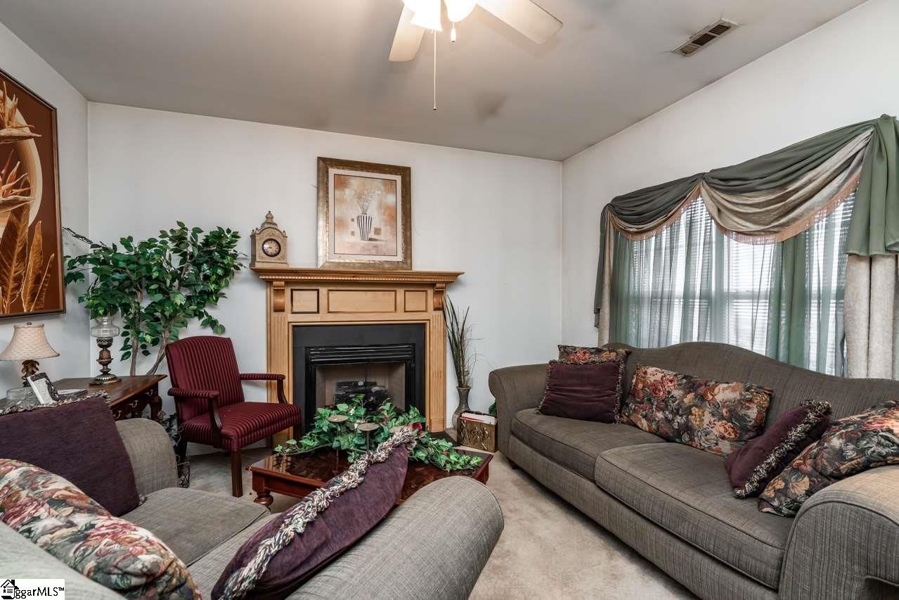 Property image 2 at 20 Robin Hood Road, Greenville, SC 29607