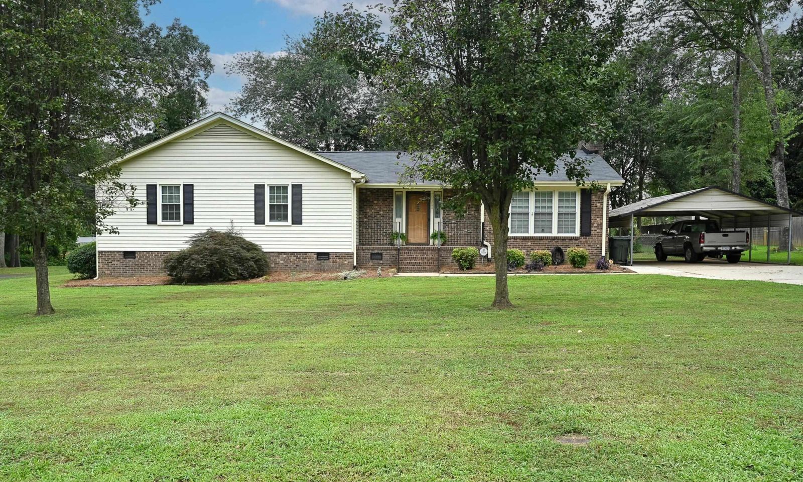 Property image 2 at 200 Barry Drive, Greer, SC 29650