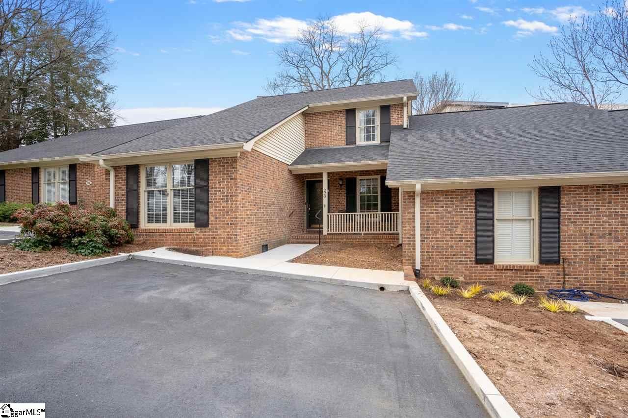 Property image 3 at 220 McDaniel Greene, Greenville, SC 29601
