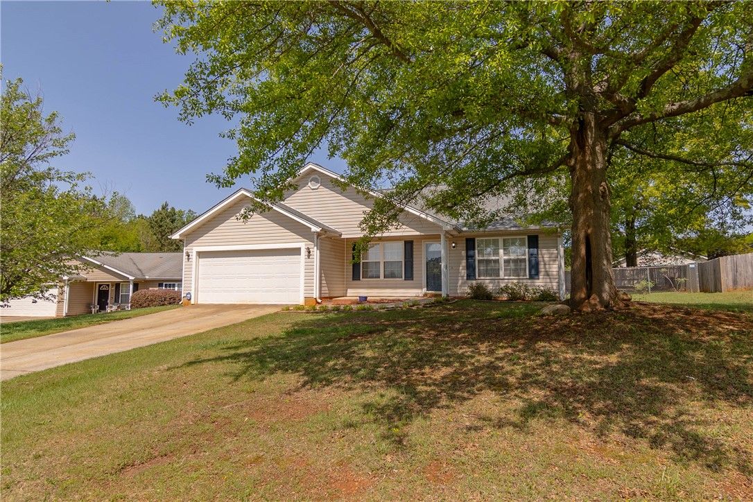 Casa Del Rio, Anderson Community