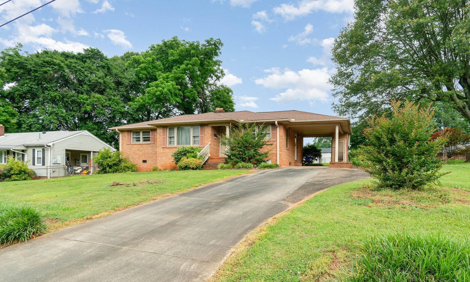 Property image 2 at 3 LYNHURST Drive, Greenville, SC 29611