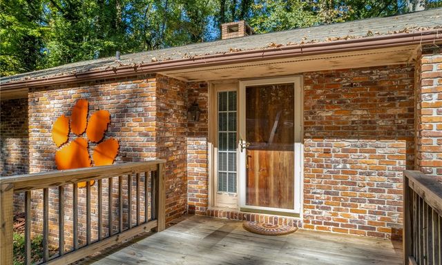 315 Woodland Way