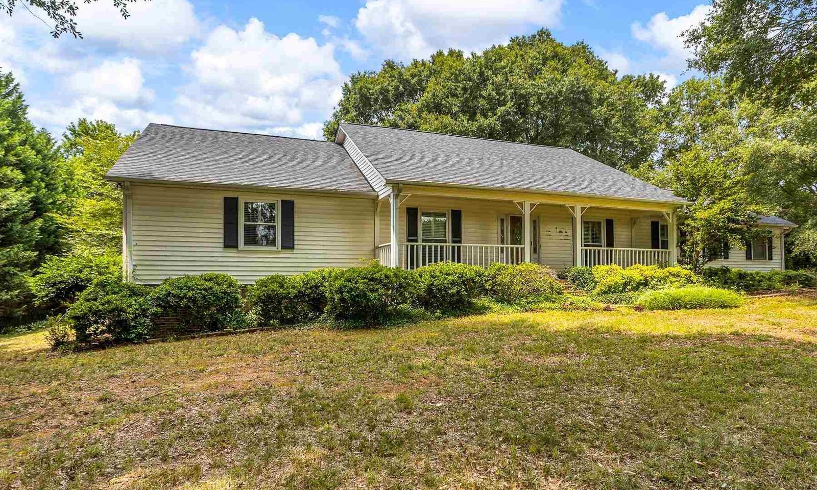 Property image 2 at 145 Commodore Drive, Duncan, SC 29334