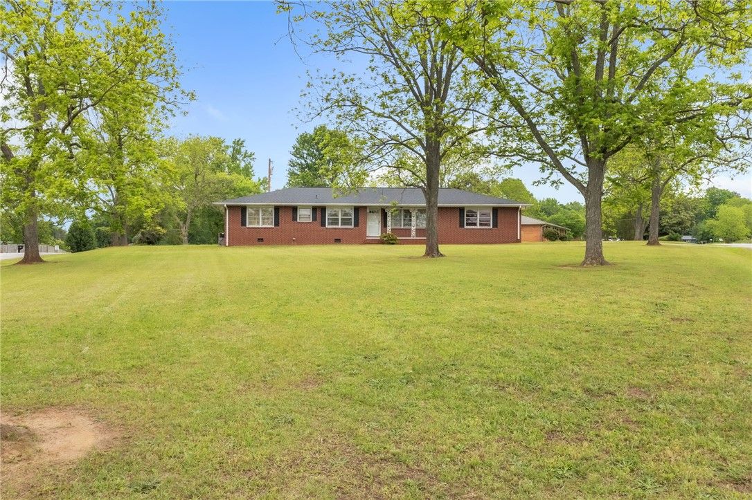 Gilmer Estates, Anderson Community