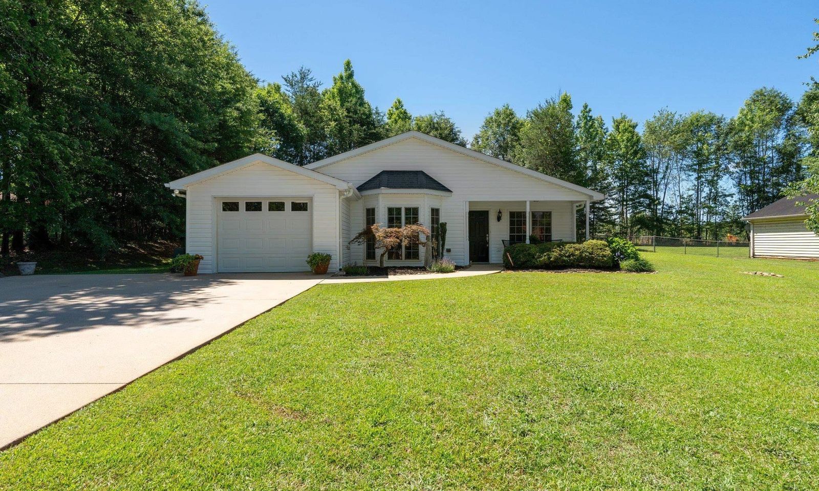 Property image 2 at 401 Alethia Street, Easley, SC 29642