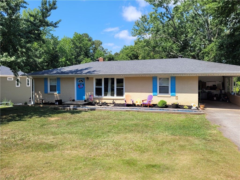 Property image 1 at 1010 Royal Summit Drive, Seneca, SC 29678