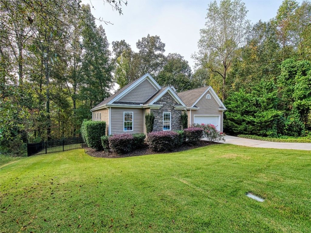 Property image 2 at 205 Westminster Drive, Pendleton, SC 29670