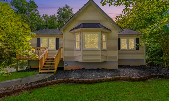 404 Ridgeway Court