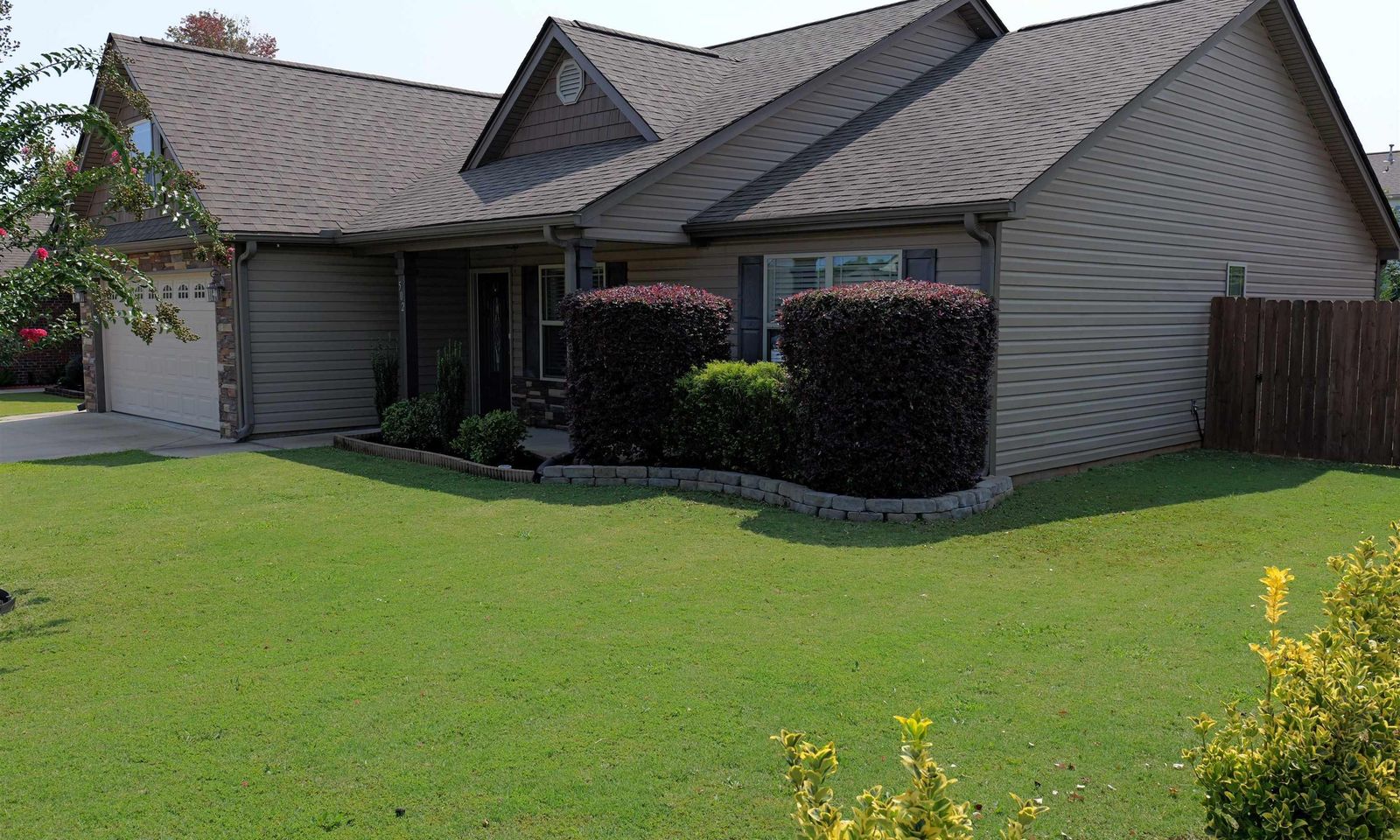 Property image 3 at 502 E Heatherstone Lane, Roebuck, SC 29376