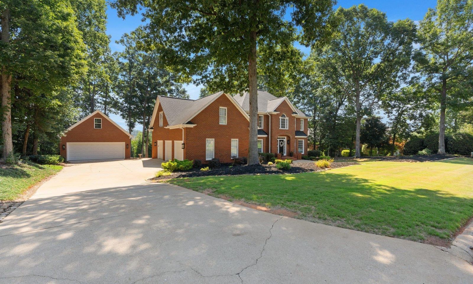 Main image of property at 453 S Oakley Lane, Spartanburg, SC 29301