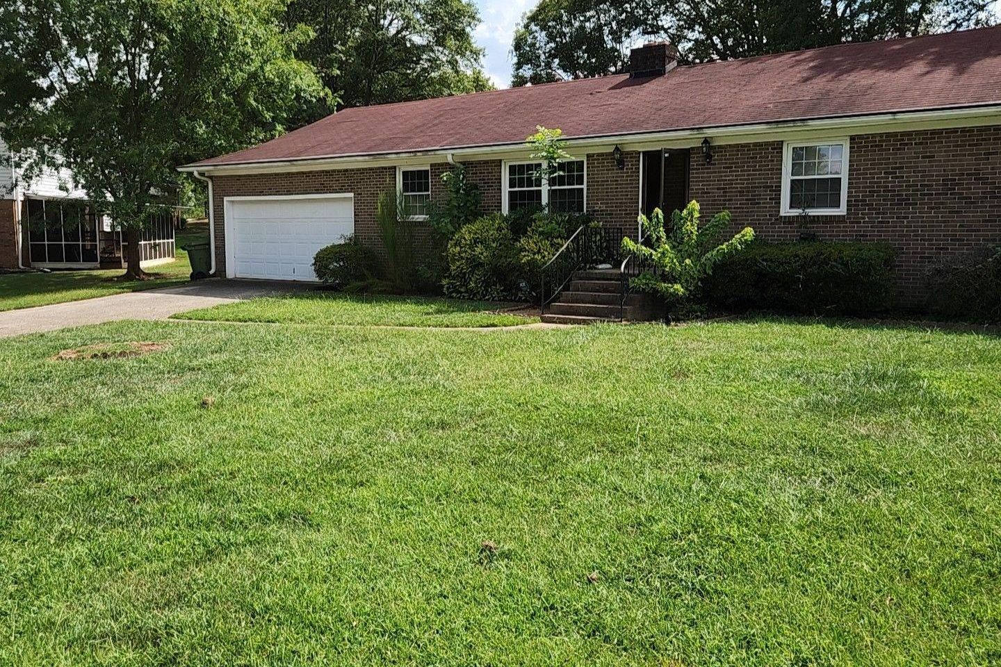 Main image of property at 208 Shadecrest Drive, Mauldin, SC 29662-1724