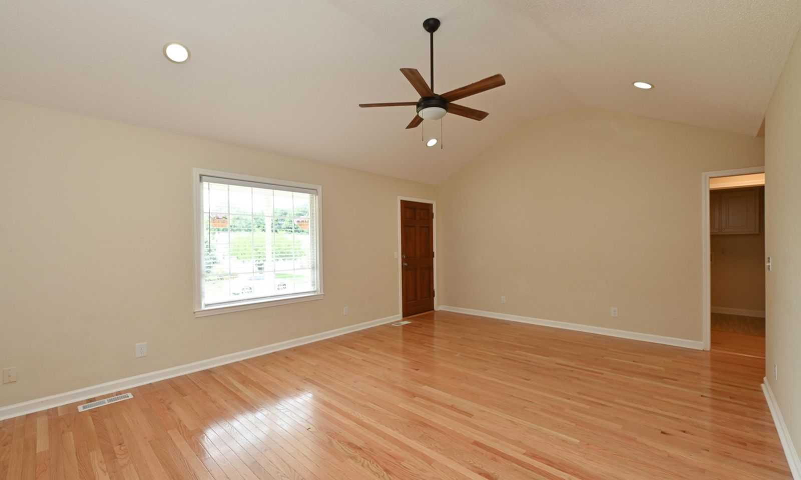 Property image 4 at 19 Raynes Court, Taylors, SC 29687