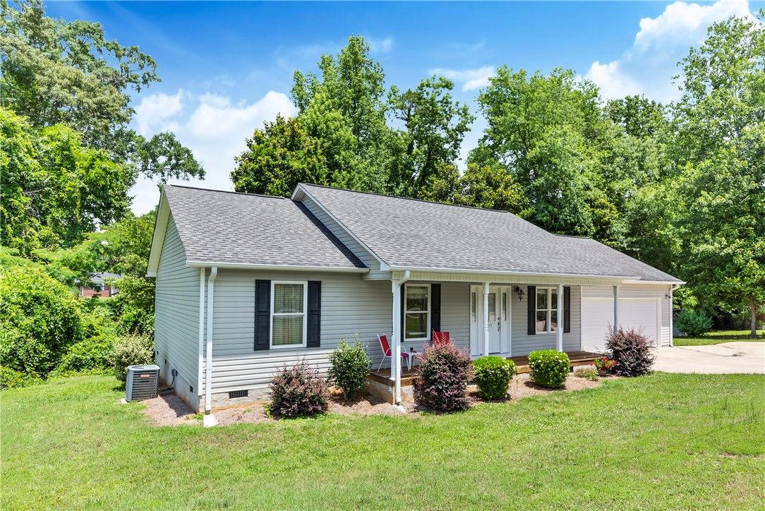 Property image 2 at 117 Norris Avenue, Easley, SC 29640
