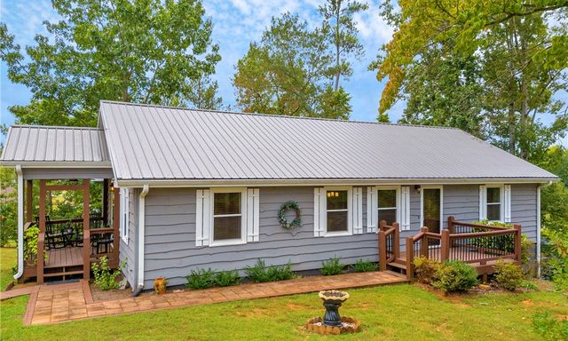 1009 Hillsborough Drive