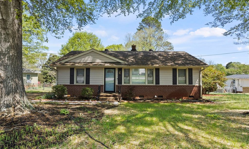 11 DERWOOD Circle