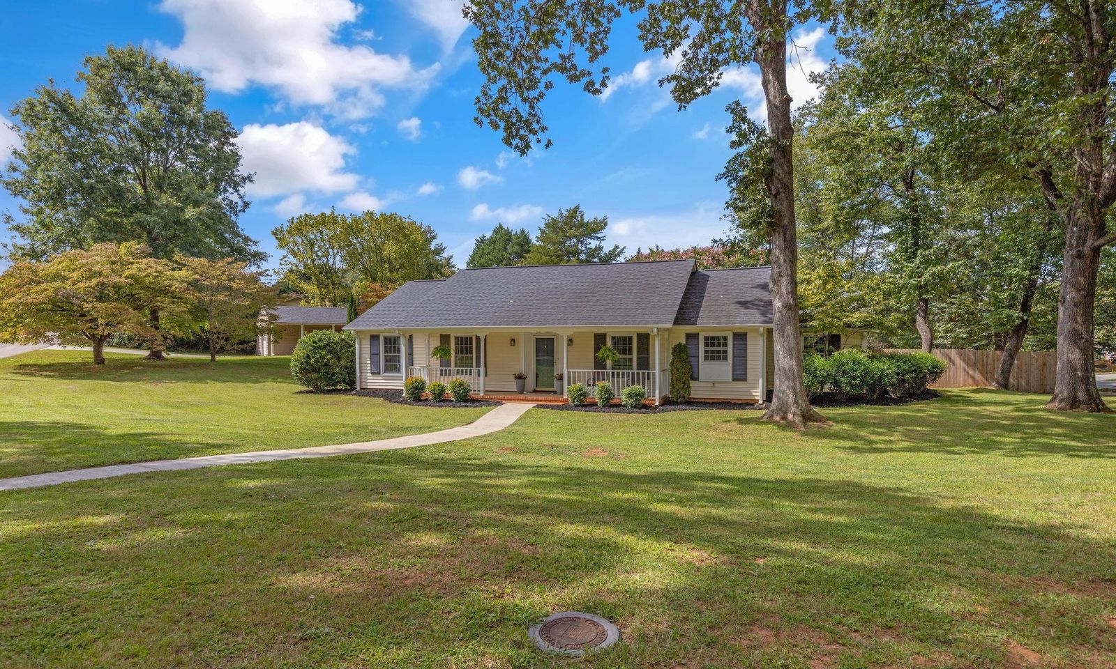 Property image 2 at 100 Woodstock Lane, Greer, SC 29650