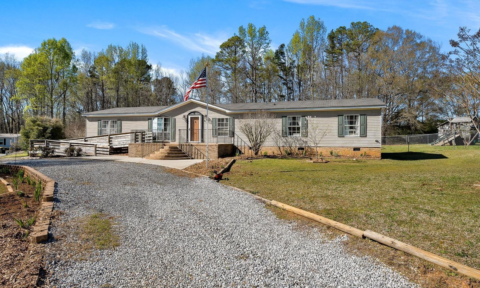 Property image 3 at 300 Evert Drive, Piedmont, SC 29673