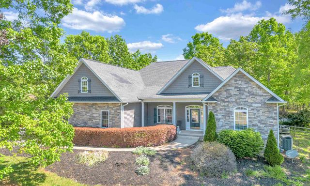 527 Serria Way