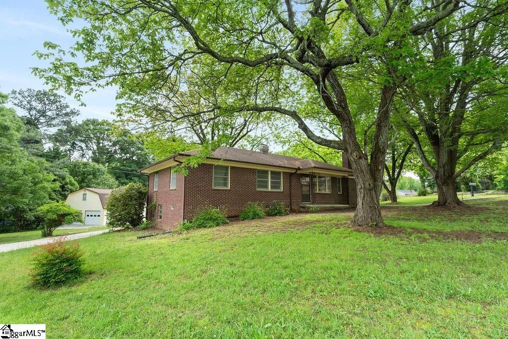 Property image 2 at 304 Azalea Drive, Anderson, SC 29625