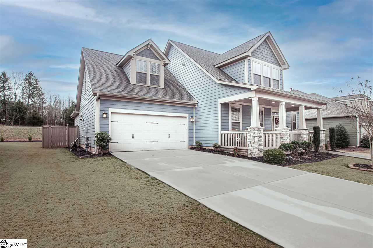 Main image of property at 124 Summer Oak Lane, Simpsonville, SC 29680