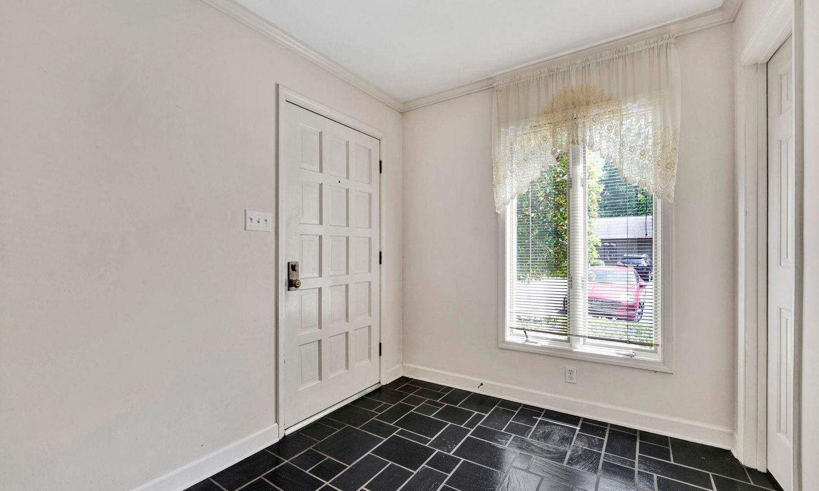 Property image 4 at 256 Ingleside Way, Greenville, SC 29615
