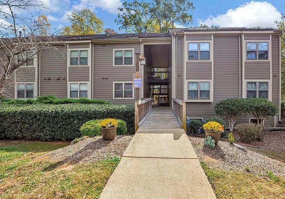 Leeward Landing, Anderson Community