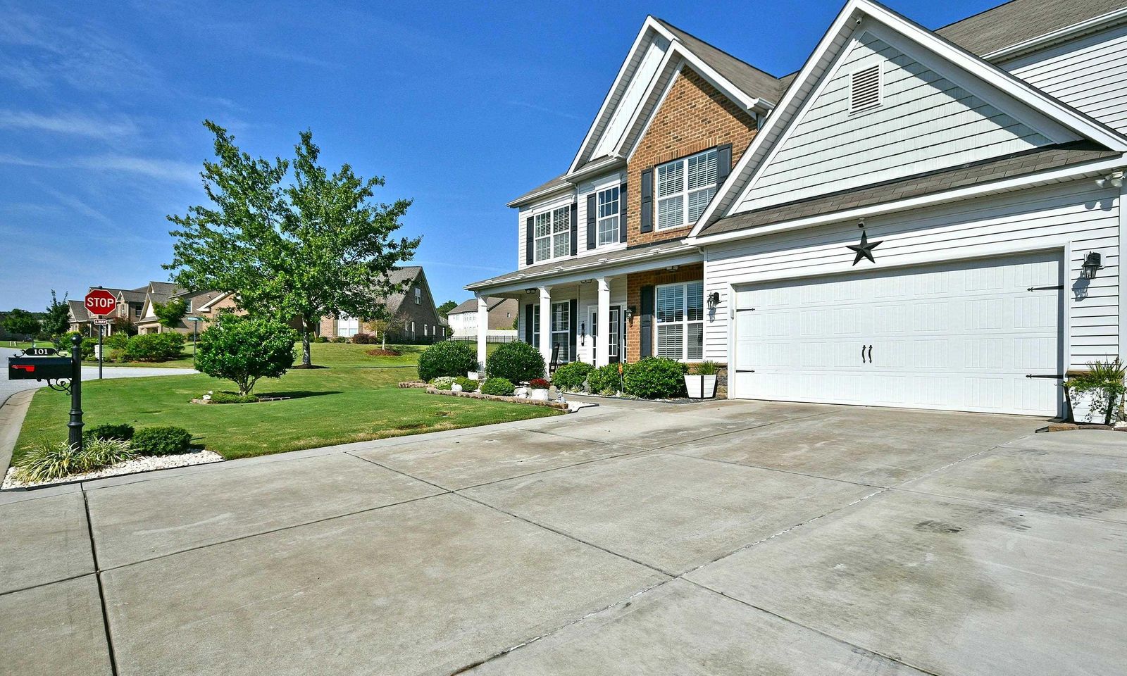 Property image 2 at 101 Berwick Court, Easley, SC 29642