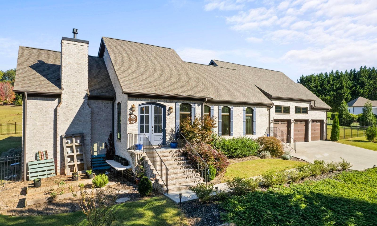 Crescent Mountain Vineyard, Travelers Rest Community