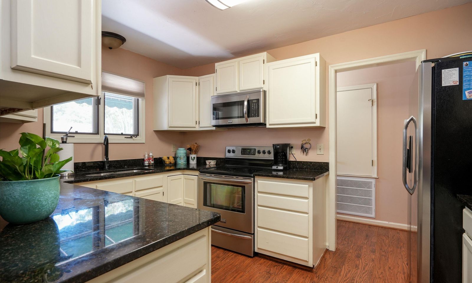 Property image 4 at 221 Lakeside Circle, Greenville, SC 29615