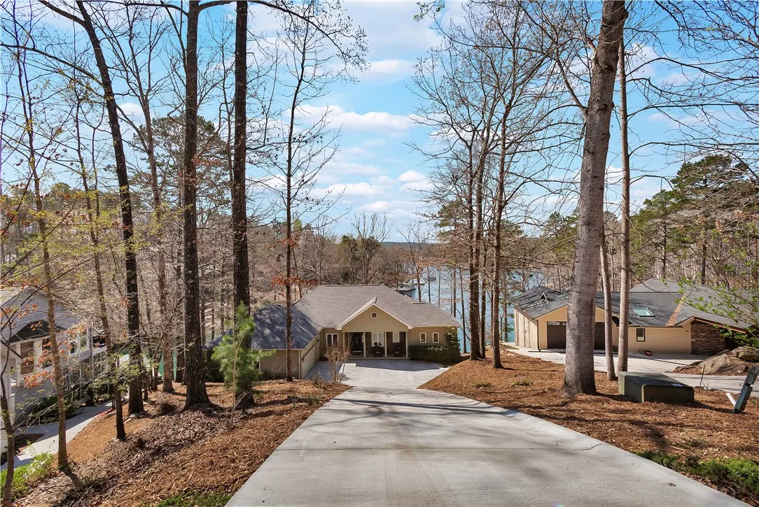 Keowee Key, Salem Community