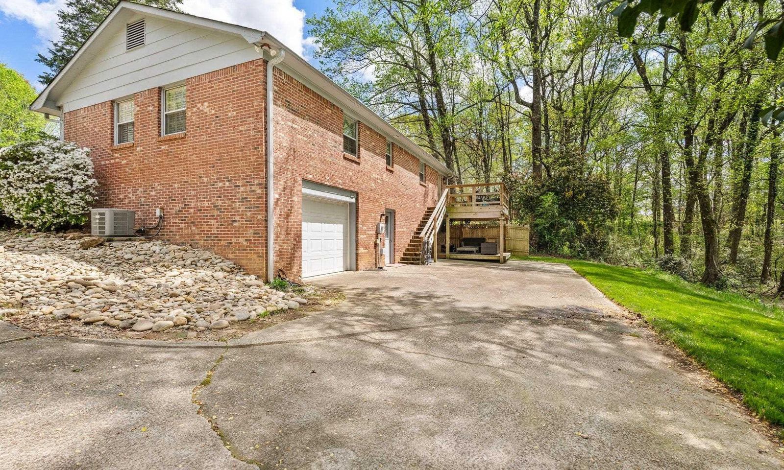 Property image 3 at 134 Hunters Trail, Greenville, SC 29615
