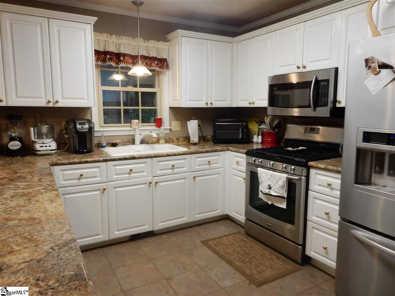 Property image 5 at 8 BURLWOOD Court, Taylors, SC 29687