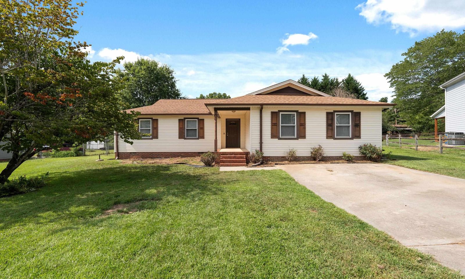 Property image 2 at 207 Pine Bark Court, Simpsonville, SC 29680