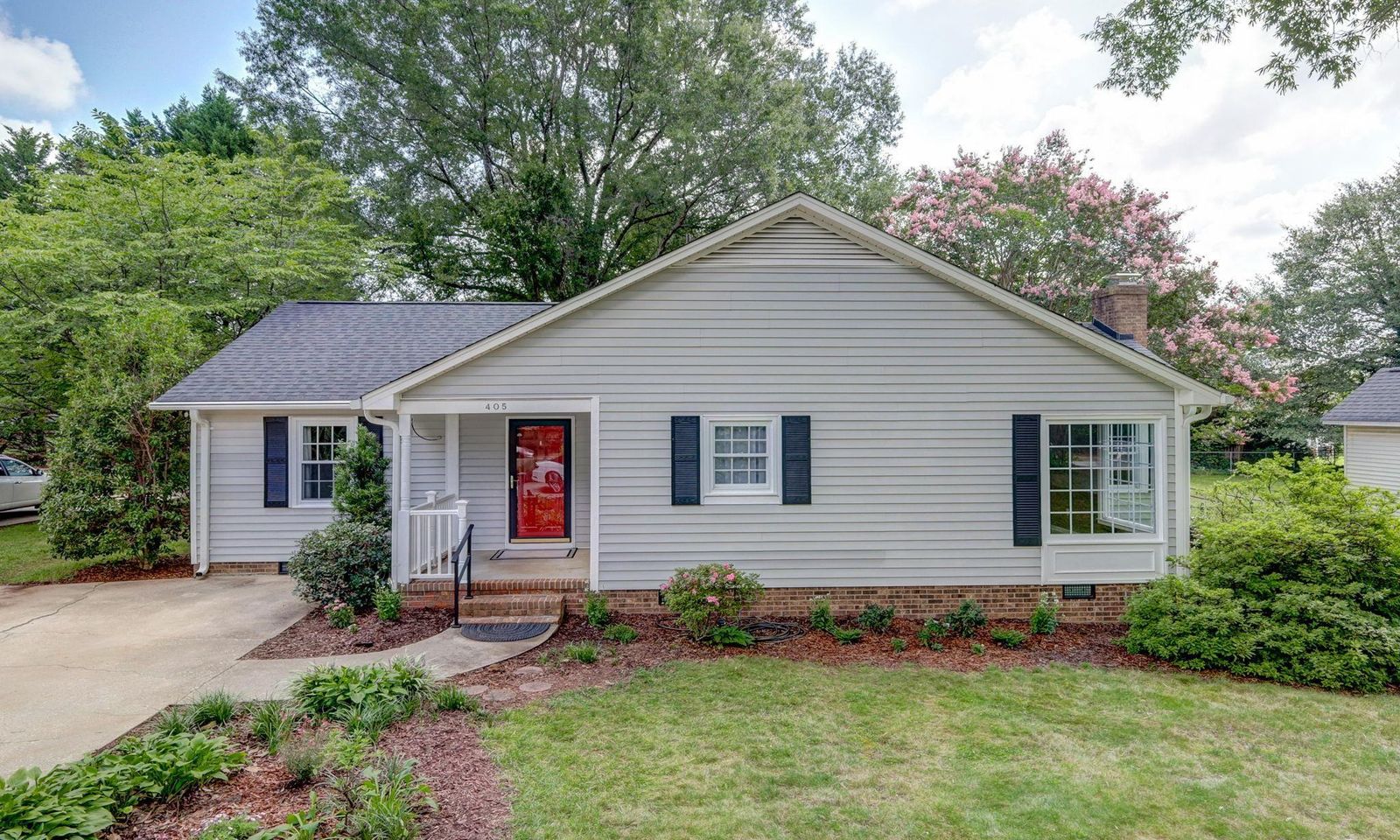 Main image of property at 405 S Batesville Road, Greer, SC 29650