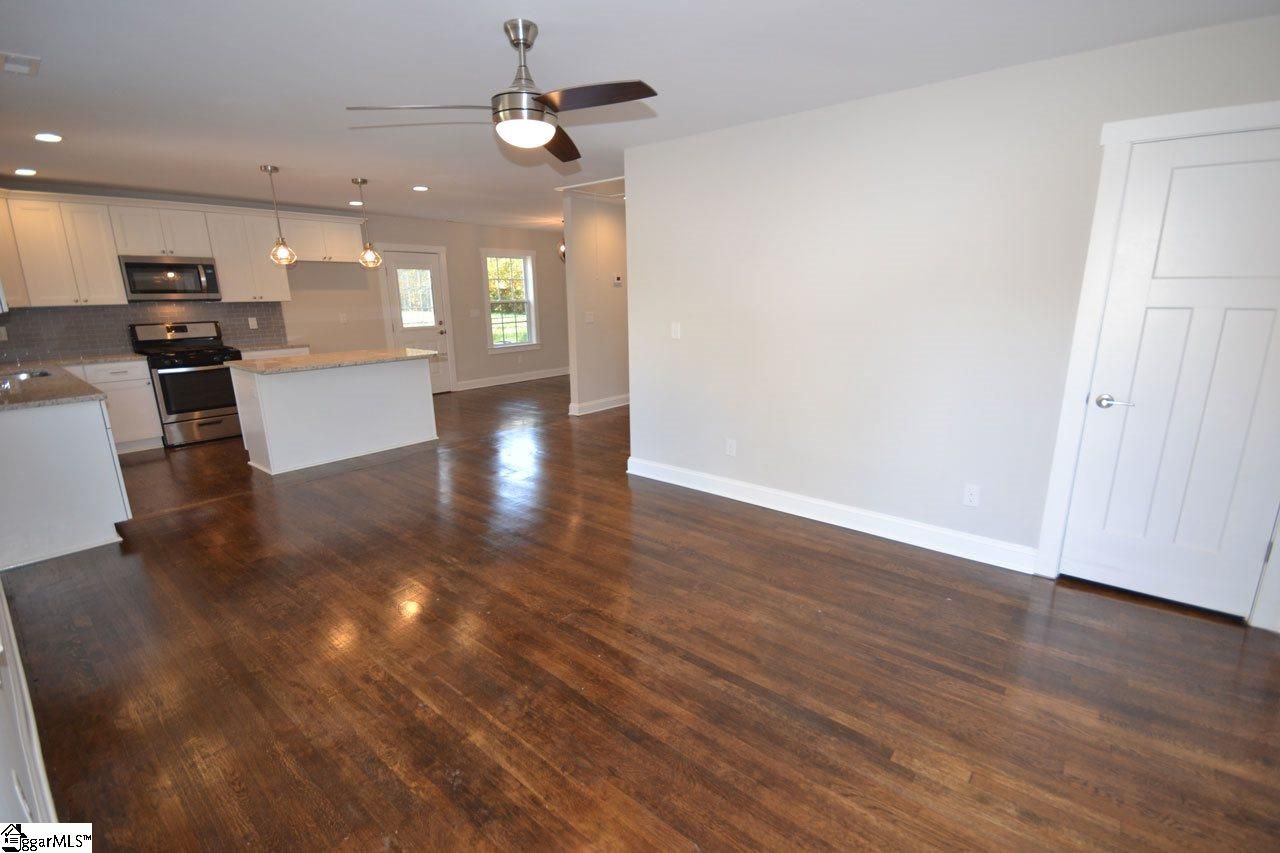 Property image 2 at 231 Pleasant Ridge Avenue, Greenville, SC 29605