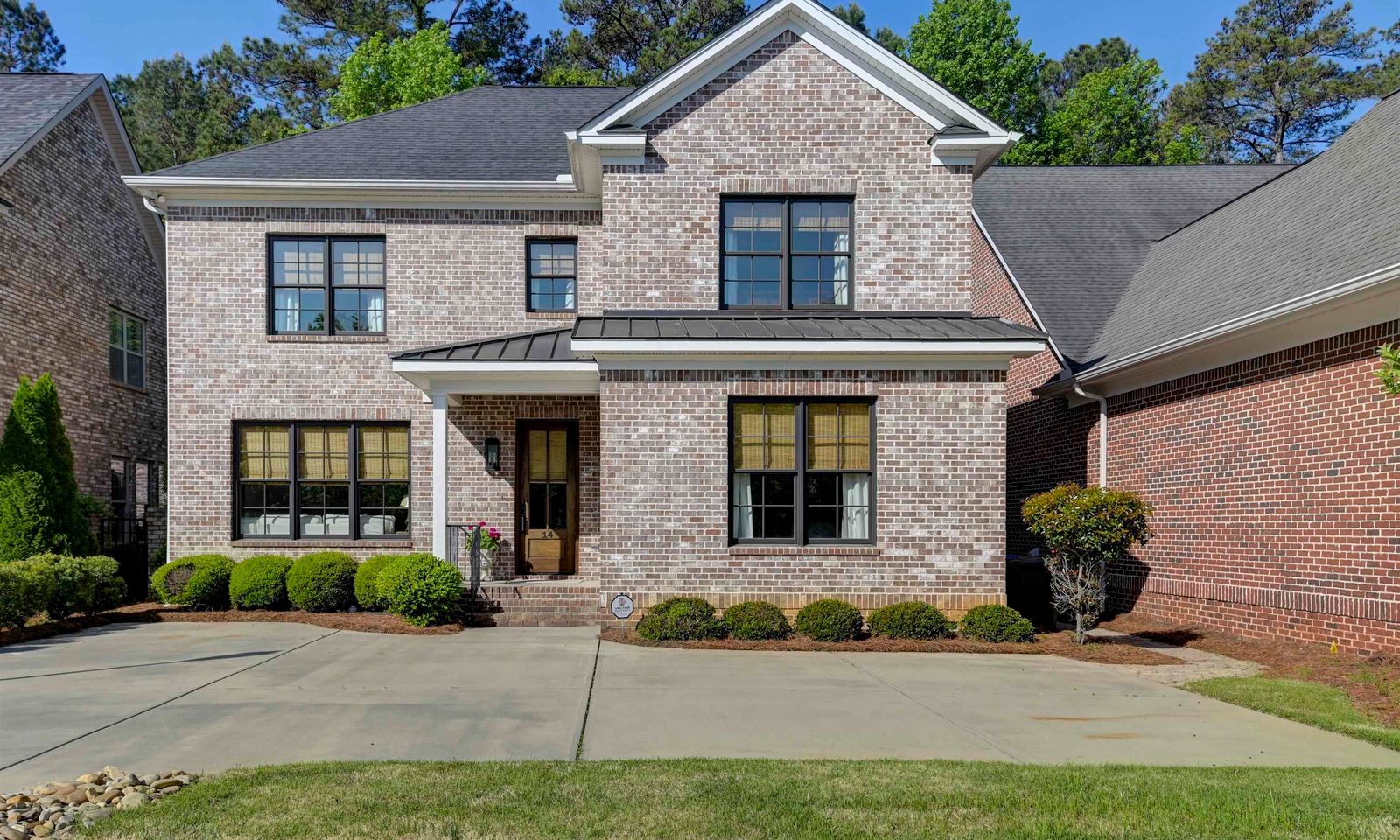 Kings Grant, Columbia Community