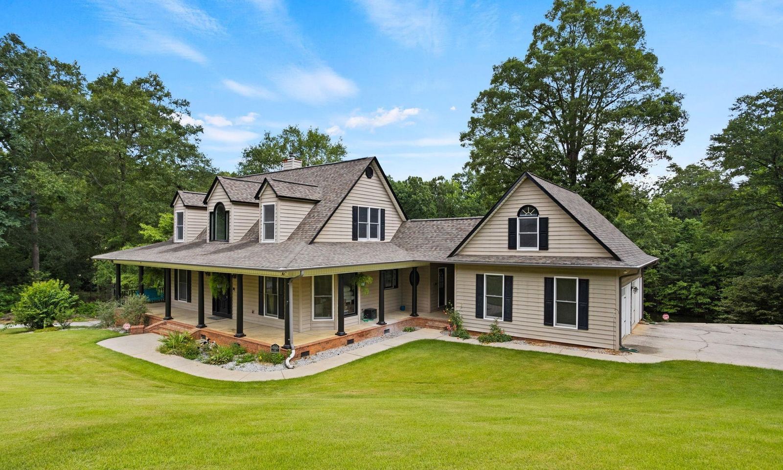 Property image 2 at 12 Tanglewood Drive, Greenville, SC 29611