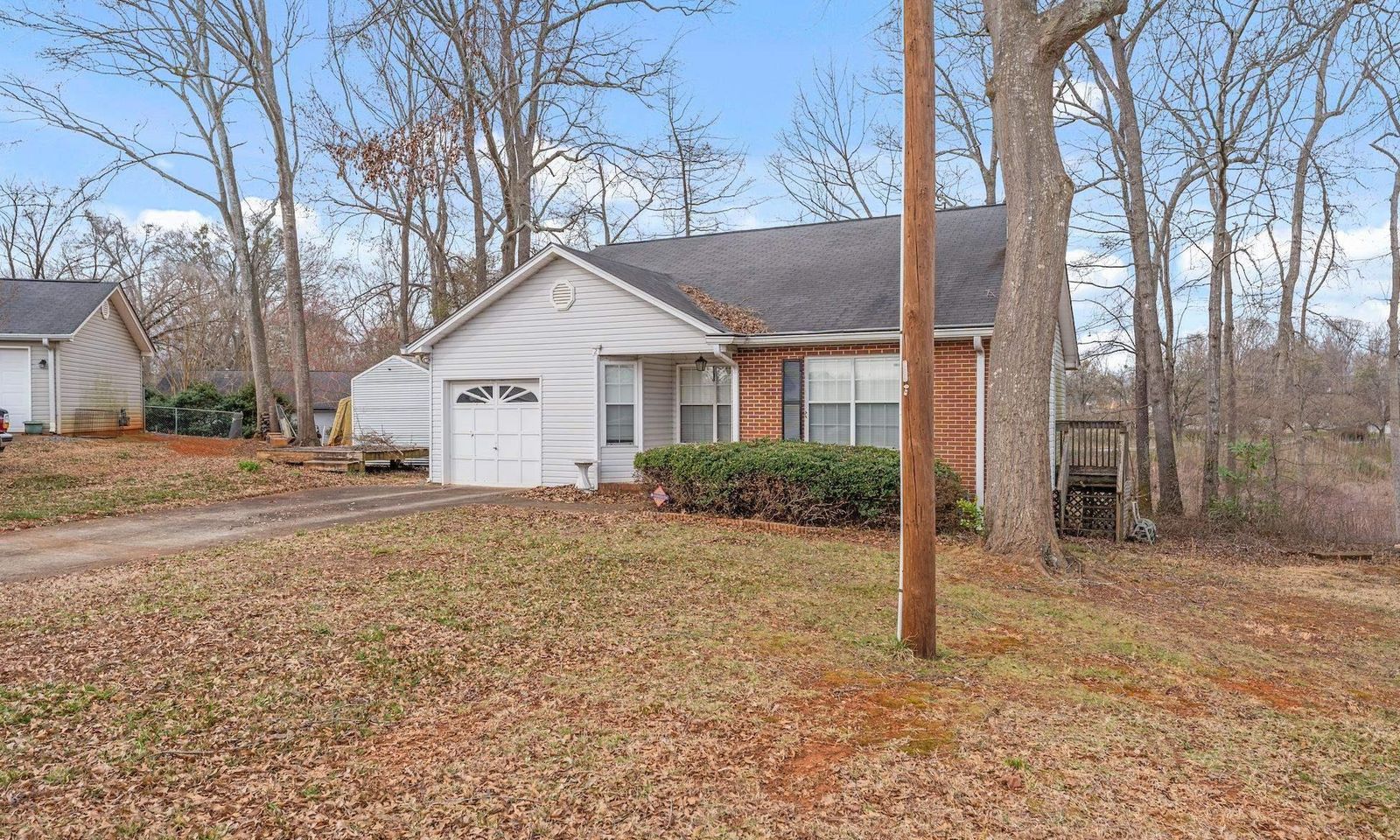 Property image 2 at 2 Ridgeside Court, Greenville, SC 29617-1755