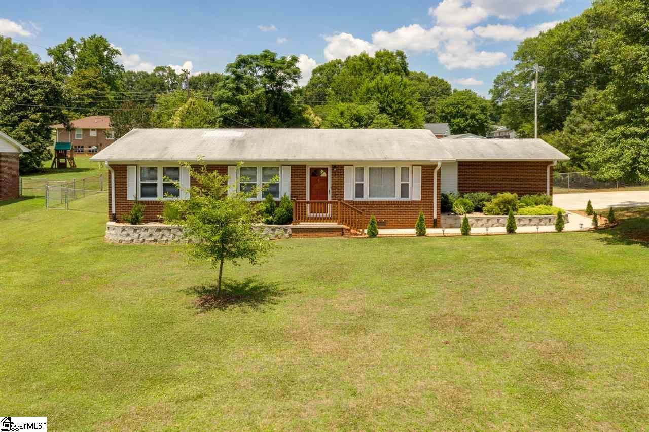 Property image 2 at 2 Yeoman Street, Greenville, SC 29605