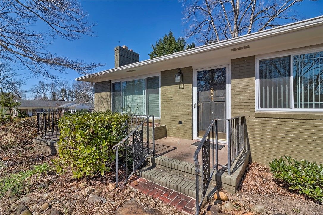 Property image 3 at 201 Oakfield Avenue, Easley, SC 29640