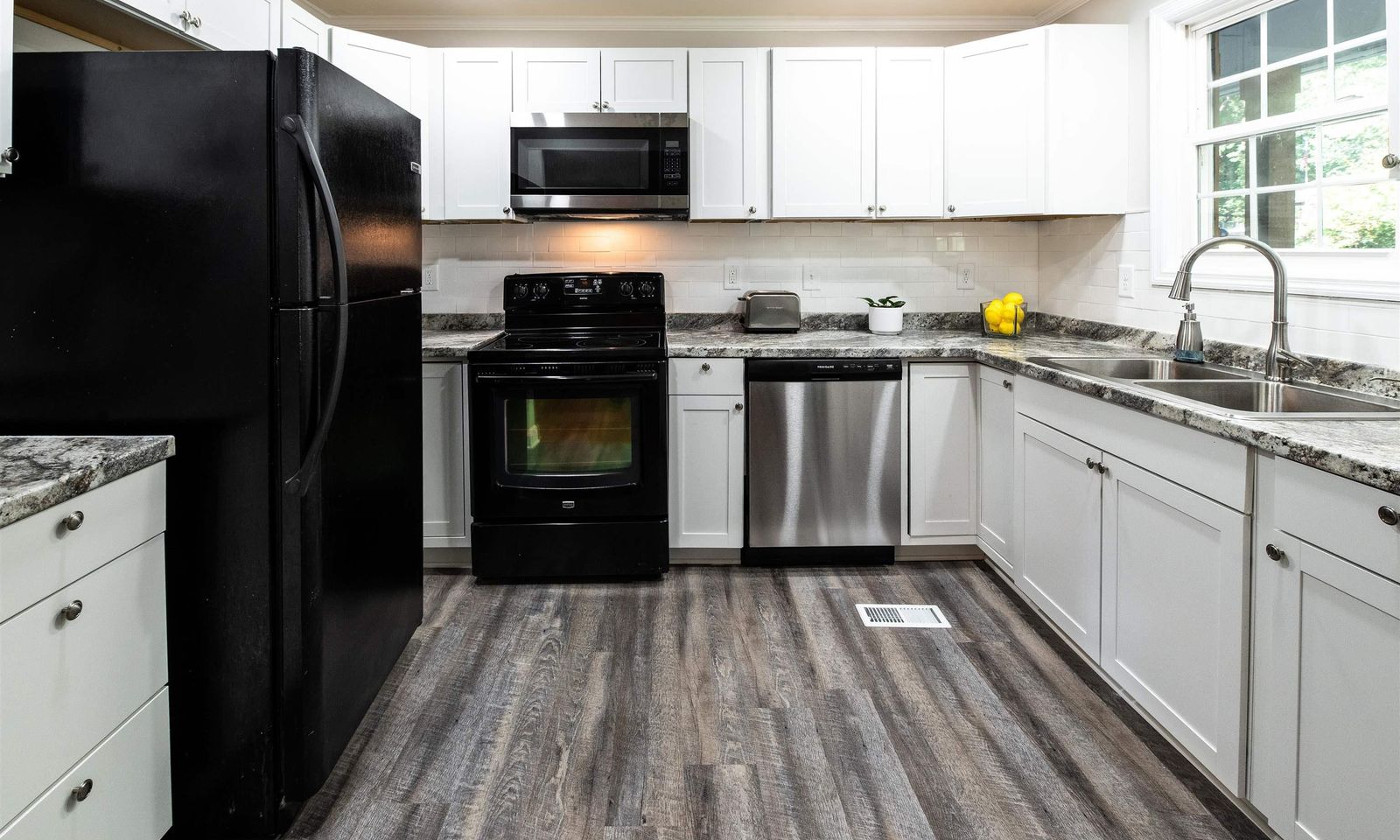 Property image 3 at 304 Creighton Drive, Taylors, SC 29687