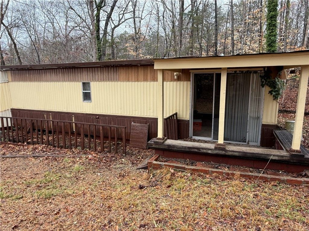 Property image 3 at 20 Crystal Lake Court, Abbeville, SC 29620