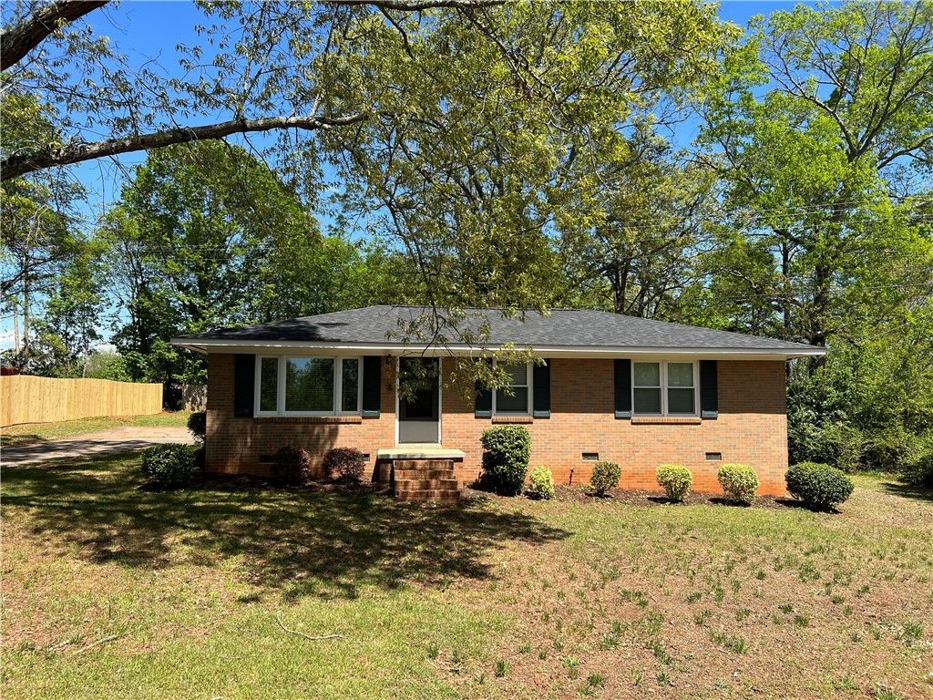 Property image 1 at 2016 Corinth Drive, Seneca, SC 29672