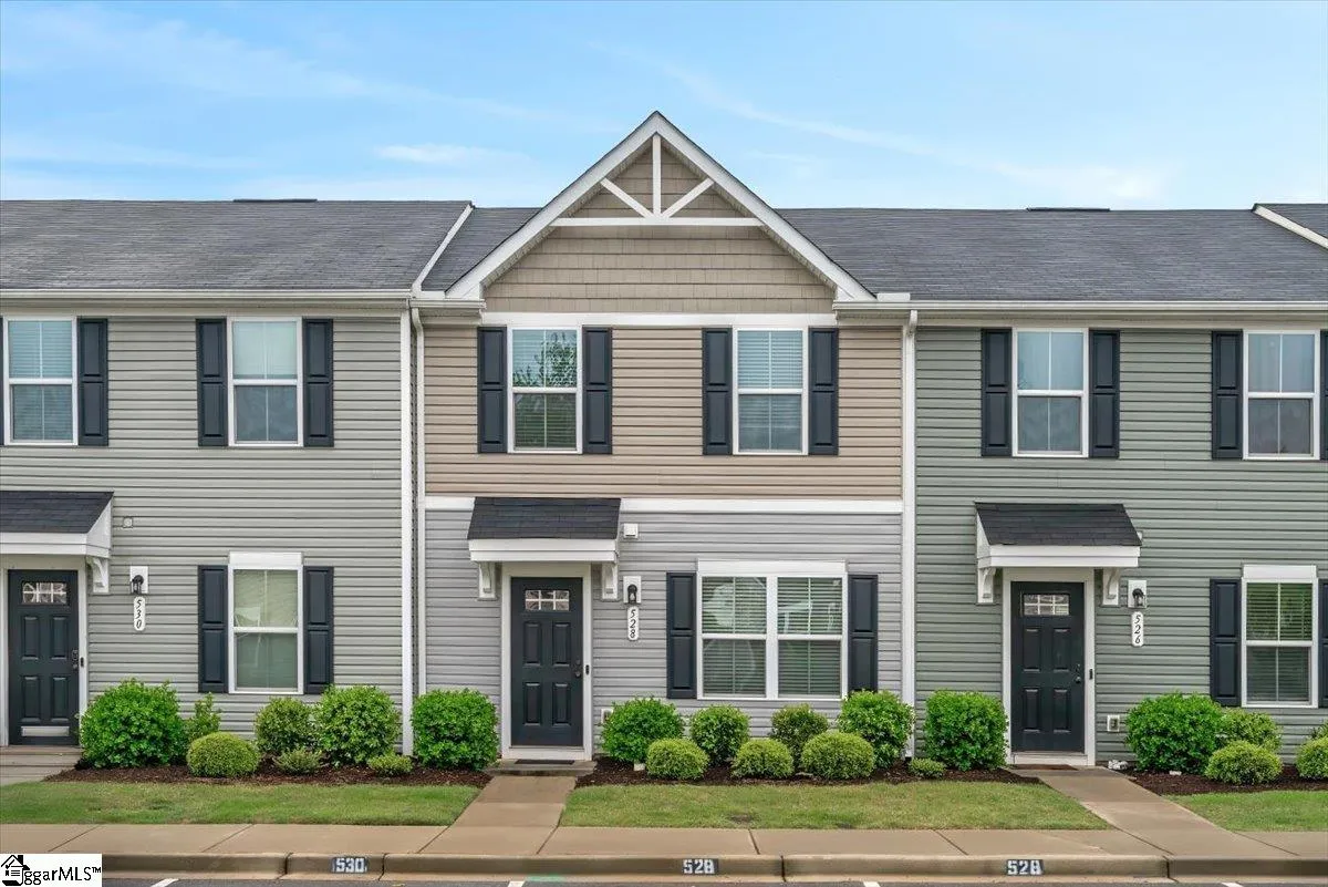 Hampton Townes, Greenville Community